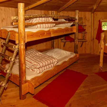 Cabanes Et Yourtes De La Vallee De L'ance Guest house