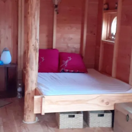 Cabanes Et Yourtes De La Vallée De L'ance *