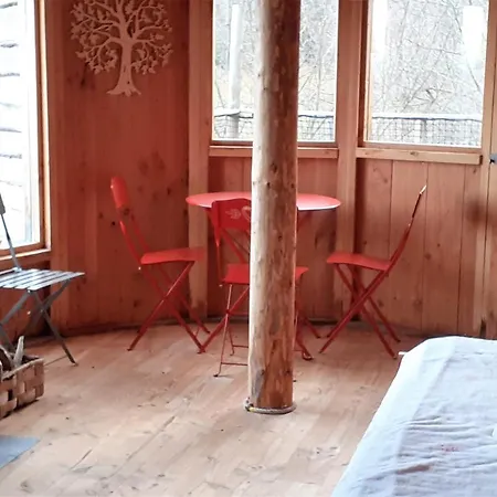 Maison d'hôtes Cabanes Et Yourtes De La Vallée De L'ance Sauvessanges