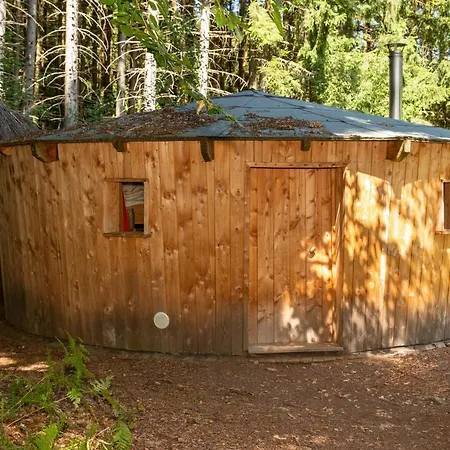 Cabanes Et Yourtes De La Vallée De L'ance *